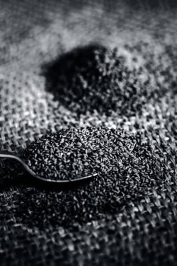 Çavuş çanta üzerinde bir kaşık keten tohumu görünümünü kapat