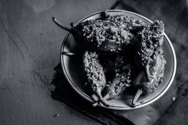 kırmızı biber hardal tohumu ve hardal yağı Marine.