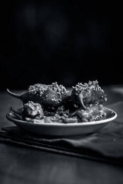 kırmızı biber hardal tohumu ve hardal yağı Marine.