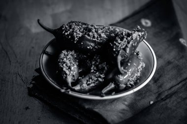 kırmızı biber hardal tohumu ve hardal yağı Marine.