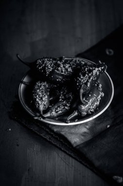 kırmızı biber hardal tohumu ve hardal yağı Marine.