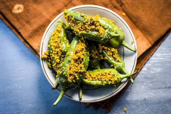 Green chilli peppers marinated in mustard seeds and mustard oil.