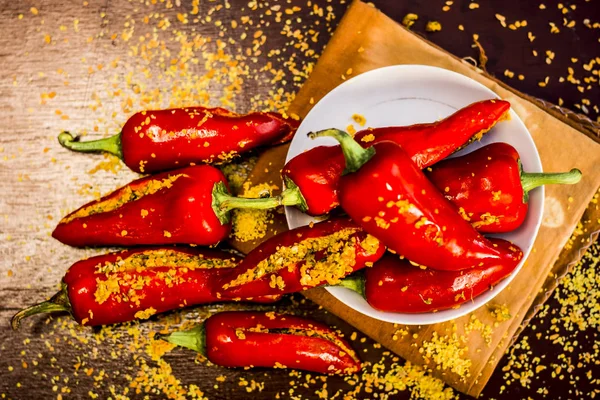 Chiles Rojos Marinados Semillas Mostaza Aceite Mostaza Concepto Naturaleza Muerta — Foto de Stock