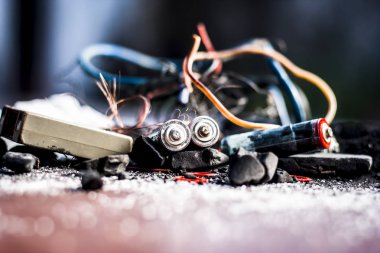 Madde görünümünü veya karışım topraklayıcı veya sistem topraklama kapatın. Kömür, kömür tozu, tuz, sodyum klorür ve teller