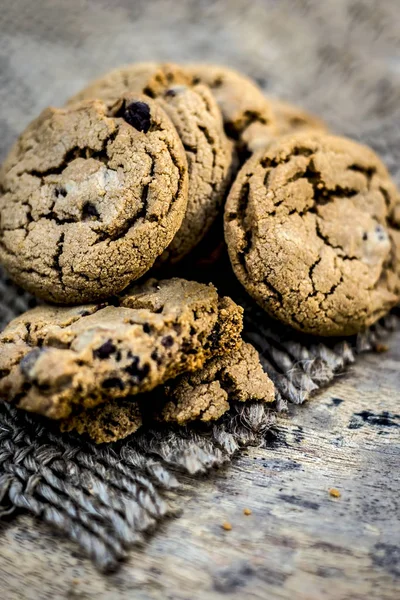 Hemlagad Nybakat Choklad Cookies Gunny Bakgrund — Stockfoto