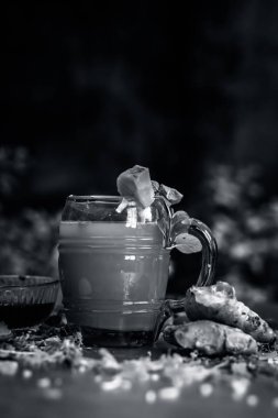 Diyet ve kilo kaybı için havuç suyu nane ve havuç taşlarla süsleme için görünümünü kapat