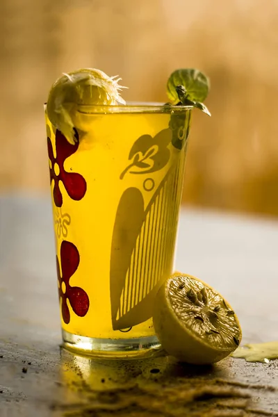 Lemon Juice Some Leaves Mint Transparent Glass — Stock Photo, Image