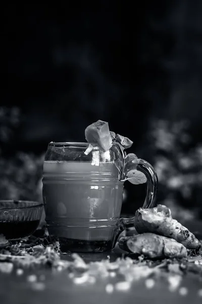 Nahaufnahme Von Karottensaft Zur Diät Und Gewichtsabnahme Mit Minze Und — Stockfoto