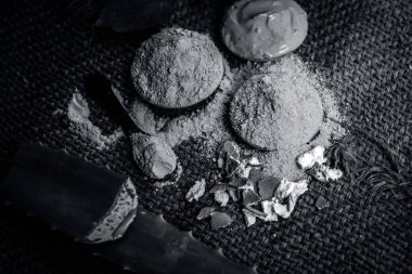 Toz mulapni mitti ve aloe vera ile kurutulmuş portakal kabuğu