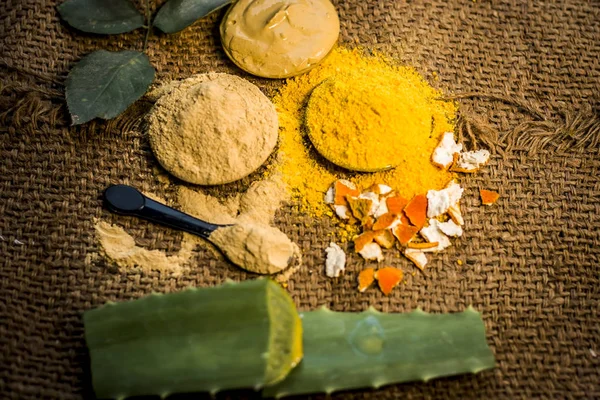 Mulapni Mitti やアロエとオレンジの皮を乾燥の粉 — ストック写真