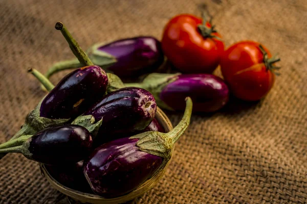 Vista Perto Legumes Para Almoço Indiano Picante Berinjelas Tomates Fundo — Fotografia de Stock