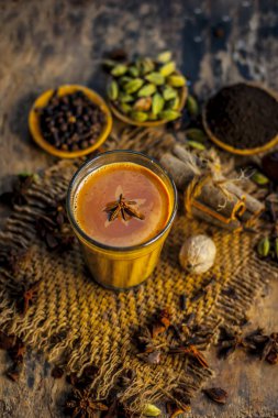 Popüler Hint bardak Masala Chai yakın çekim