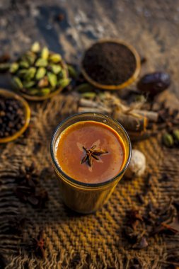 Popüler Hint bardak Masala Chai yakın çekim