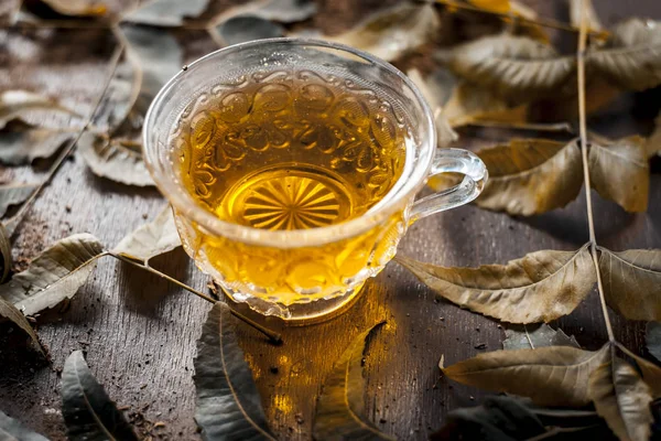 Нимский Чай Листьями Деревянной Поверхности — стоковое фото