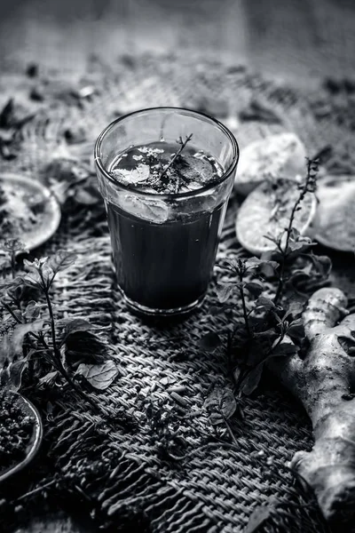 Φυτικά Ποτό Κασμίρ Kahwa Συστατικά Σκούρα Χρώματα Γοτθικό — Φωτογραφία Αρχείου