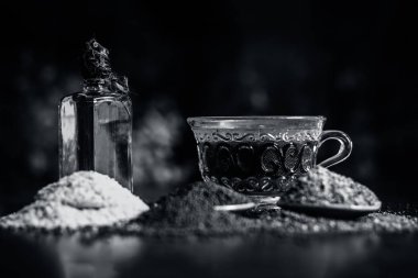 Çay ve hardal tohumu yağı ile yakından 