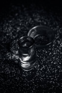 Ezilmiş hardal tohumu ve bal ile Ayurveda tedavi için malzemeler