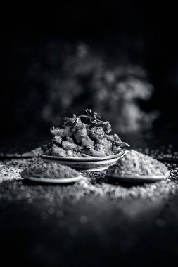 Masada servis edilen otantik otlar, yakın çekim.