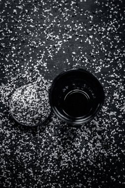 Çıkarılan su ile ezilmiş hardal tohumu hardal tohumu bir şeffaf cam görünümünü kapat