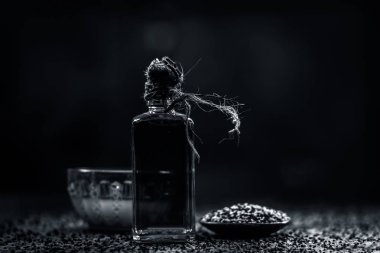 Görünümü daha yumuşak ve kalın deri için malzemelerin kadar yakın ve uzun saç Hindistan cevizi yağı, hardal tohumu ve mustards yağdır