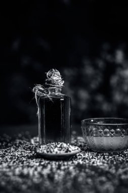 Görünümü daha yumuşak ve kalın deri için malzemelerin kadar yakın ve uzun saç Hindistan cevizi yağı, hardal tohumu ve mustards yağdır