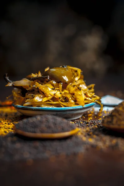 Beliebte Indische Kohlgurke Mit Allen Gewürzen Und Anderem Gemüse Auf — Stockfoto