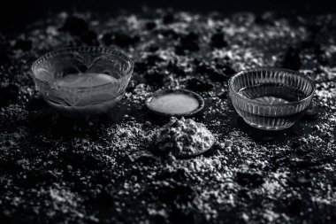 Nohut unu bal ve gül suyu ile yakın çekim 