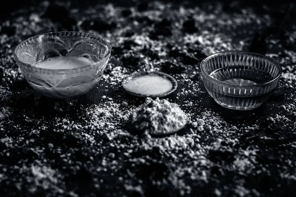 Nohut unu bal ve gül suyu ile yakın çekim 