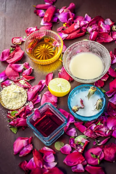 Ayurvedische Kruiden Gezichtsmasker Met Rozenwater Honing — Stockfoto