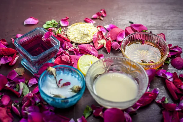 Ayurvedische Kruiden Gezichtsmasker Met Rozenwater Honing — Stockfoto