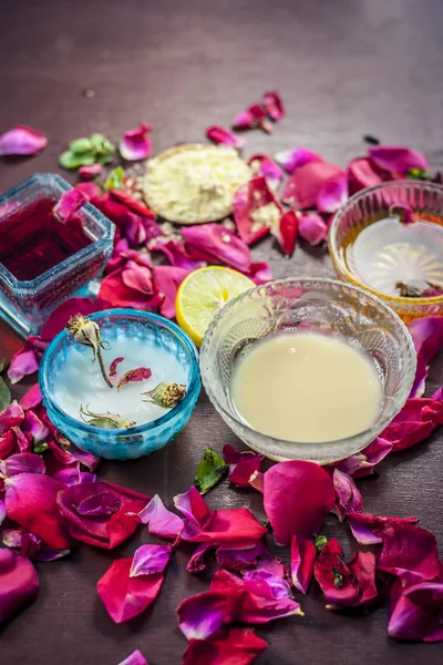 Ayurvedische Kruiden Gezichtsmasker Met Rozenwater Honing — Stockfoto