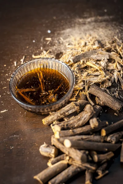 Traditionele Ayurvedische Kruiden Drankje Met Zoethout Wortels — Stockfoto