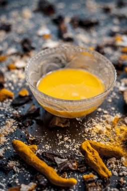 Yüz maskesi bal ve baharat için malzemeler