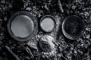 Nohut unu bal ve tablo farklı baharatlar ile