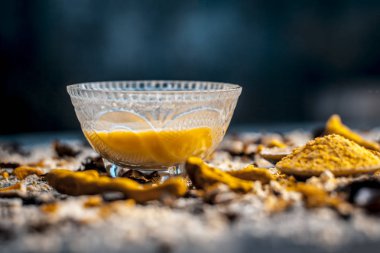 Yüz maskesi bal ve baharat için malzemeler