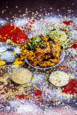 Geleneksel Hint ramazan vada farklı baharatlar ile