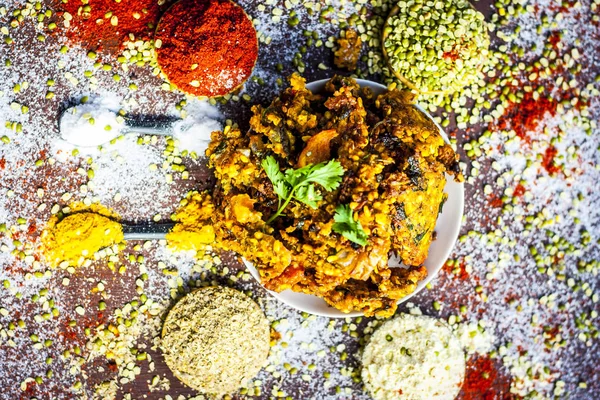 Close Traditionel Indisk Vada Med Farverige Krydderier - Stock-foto