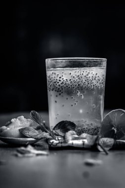 Hint içki Jaggery Shrabat zencefil ve limon suyu ile yakın çekim