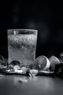 Hint içki Jaggery Shrabat zencefil ve limon suyu ile yakın çekim