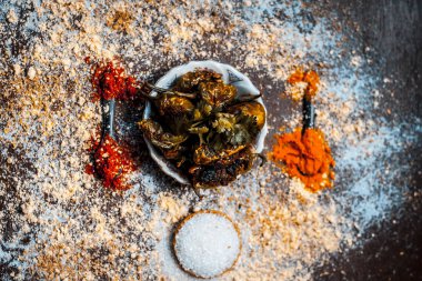 Popüler biber turşu çeşitli baharatlar ile yakın çekim