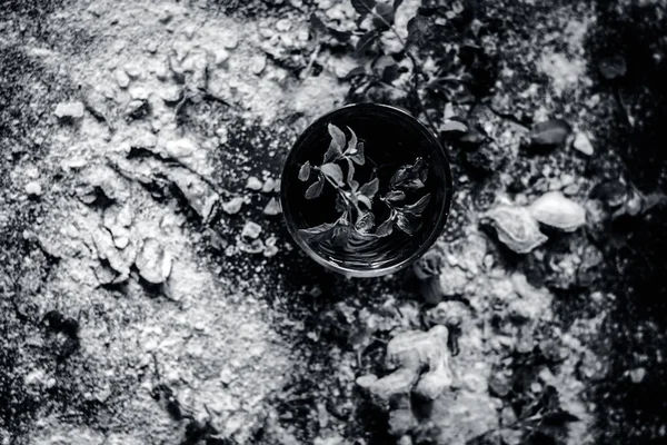 Аюрведические Травяные Напитки Базиликом Имбирным Порошком — стоковое фото