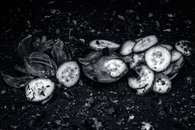 Salatalık ve Aloe Vera dilimleri masada yakın çekim