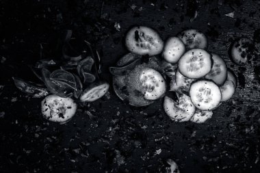 Salatalık ve Aloe Vera dilimleri masada yakın çekim