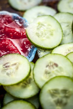 Maddeler için yüz paketi ham taze sebze yakın çekim 