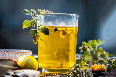 Yaz içki panakam ahşap yüzeyde malzemelerle, yakın çekim 