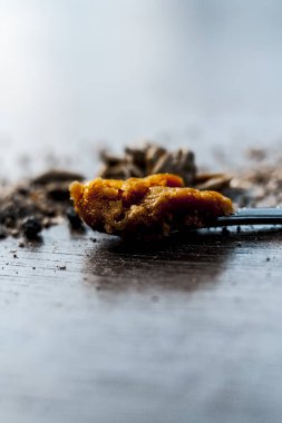 Kuru kakule ve Jaggery kapat