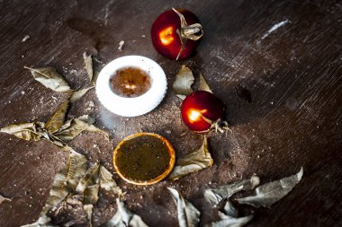 Neem bal ve sandalet ahşap ile yüz paketi