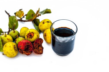 Dikdörtgen meyve beyaz arka plan üzerinde izole iç in yakın çekim