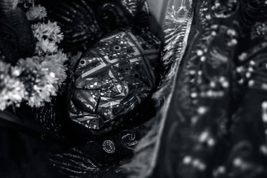 kumaş Dükkanı yuvasında. Siyah ve beyaz