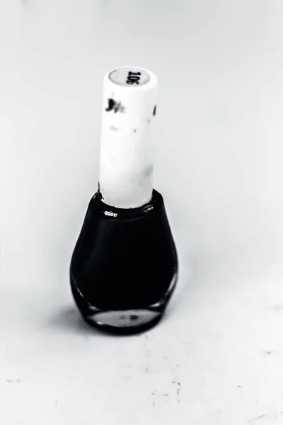 Nahaufnahme Der Nagellackflasche Isoliert Auf Weiß — Stockfoto